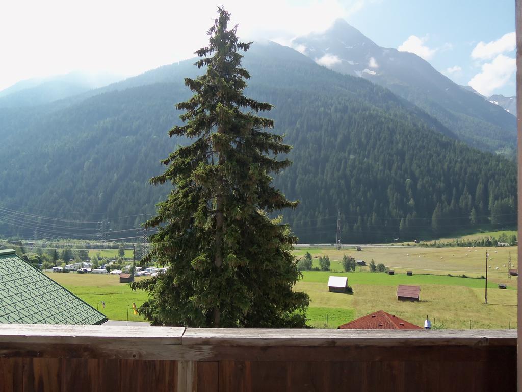 Hotel Schwarzer Adler بيتنيو آم أرلبرغ الغرفة الصورة