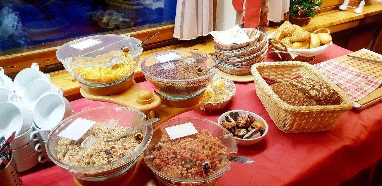 Hotel Schwarzer Adler بيتنيو آم أرلبرغ المظهر الخارجي الصورة
